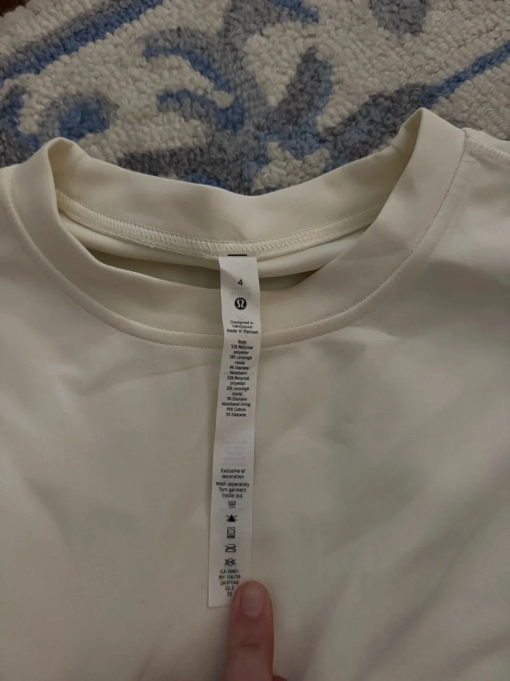 lululemon athletica Cropped Crewneck Sweatshirt in lemon sorbet softstreme - Picture 3 of 4